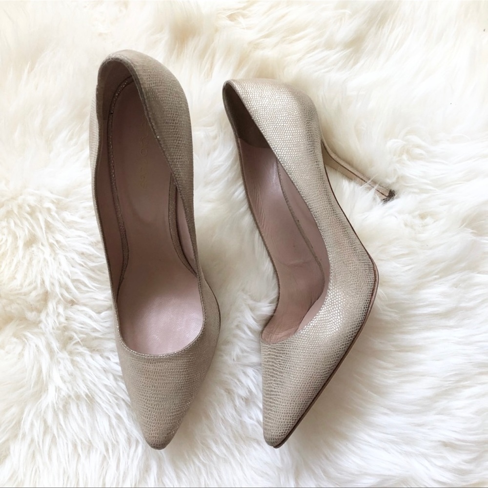 Sergio Rossi Gold Embossed Pointed Toe Pump 38
